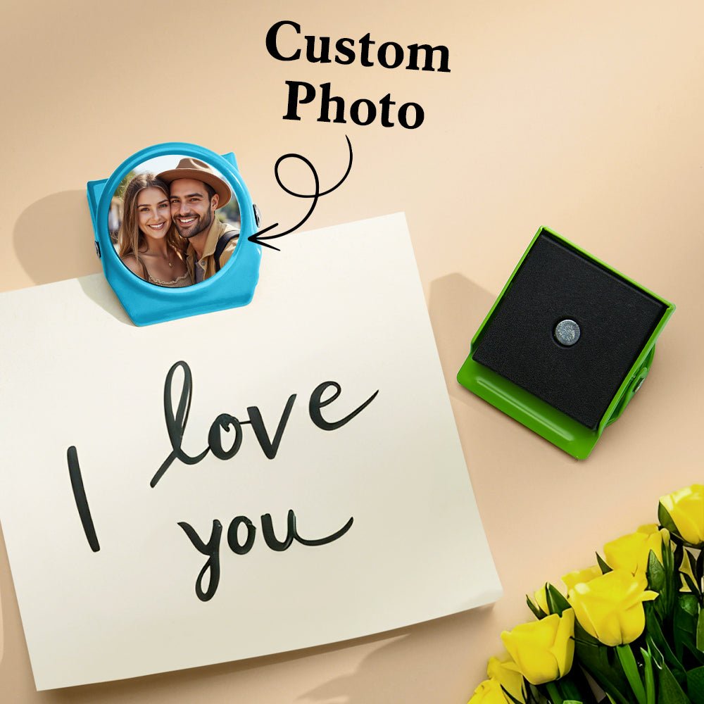 Magnetic memo holder with personalized picture insert